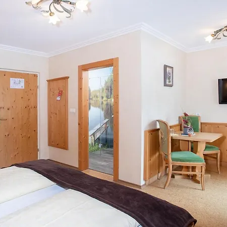Seehotel St Hubertus ペルティサウ