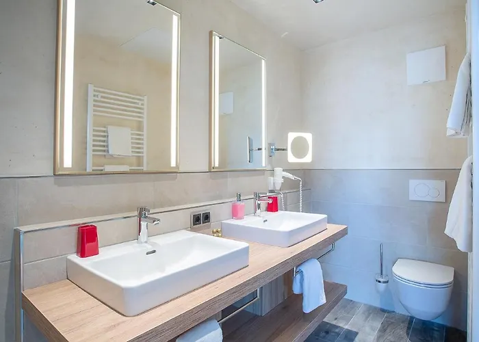 Seehotel St Hubertus 3* 佩尔蒂绍